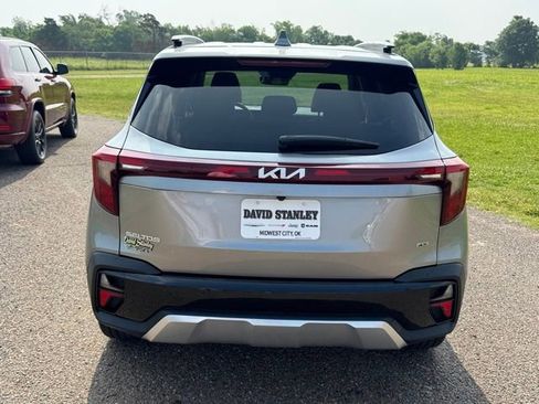 Used 2024 Kia Seltos SX w/ SX Sunroof Package AWD/4WD image 5