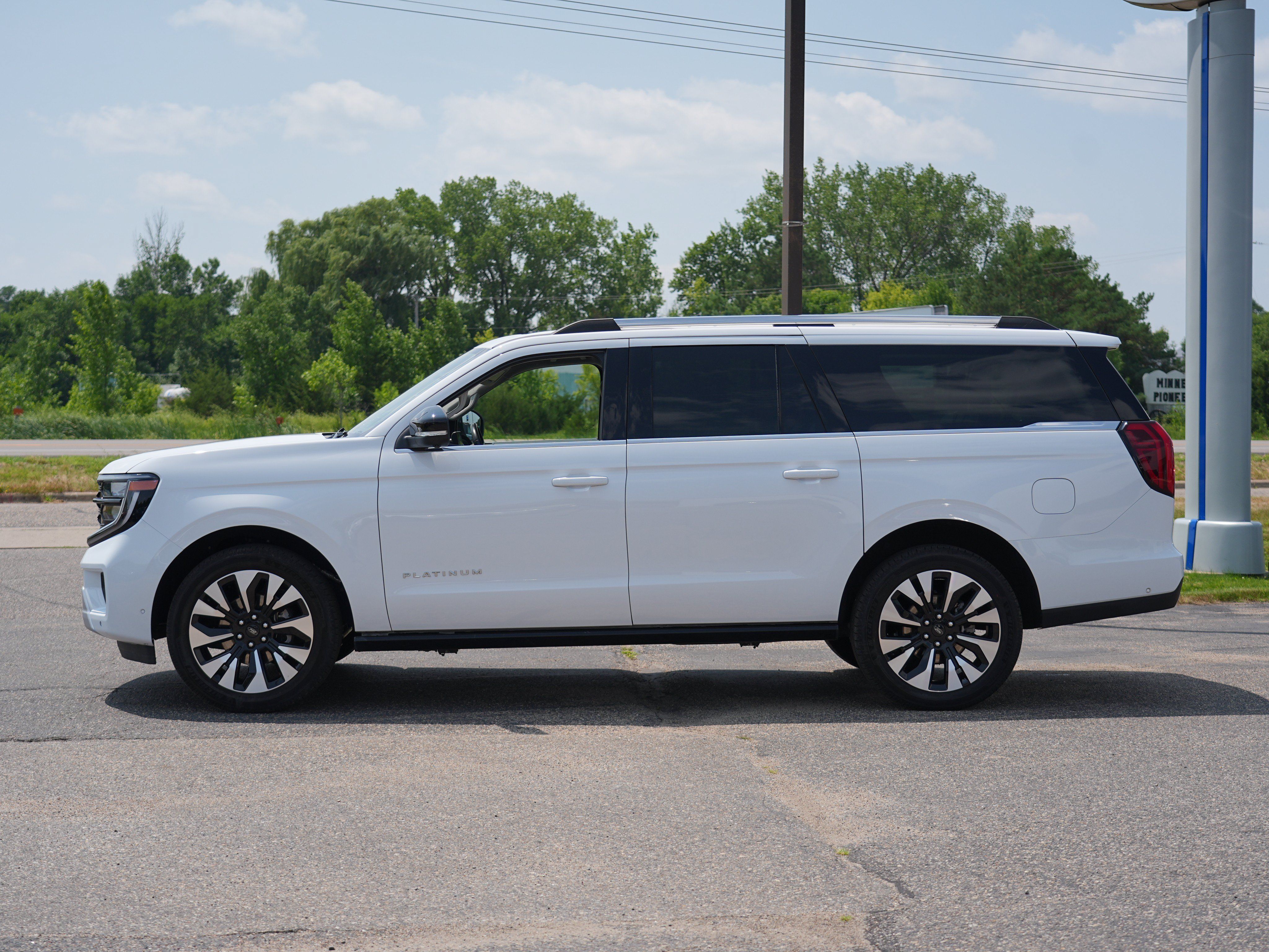 Used 2025 Ford Expedition Max Platinum w/ Driver's Package AWD/4WD image 7