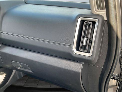 Used 2025 Nissan Frontier SV w/ SV Convenience Package RWD image 18