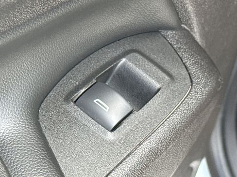 Used 2018 Chevrolet Equinox LT FWD image 30