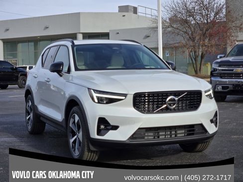 Used 2026 Volvo XC40 B5 Plus w/ Protection Package Premier AWD/4WD image 3