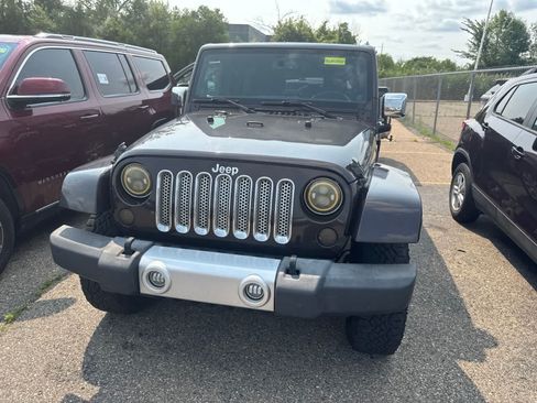 Used 2013 Jeep Wrangler Unlimited Sahara w/ Connectivity Group AWD/4WD image 3