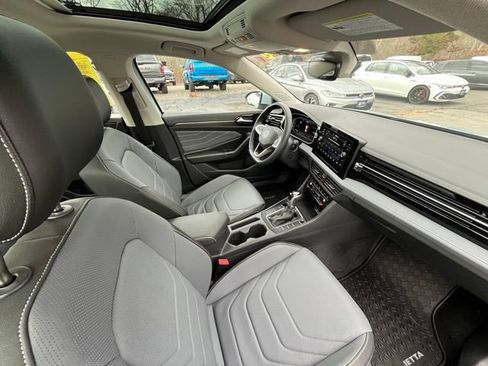 Certified 2025 Volkswagen Jetta SEL image 23