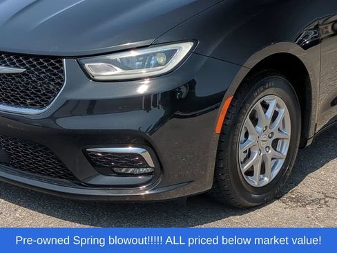Used 2023 Chrysler Pacifica Touring-L FWD image 17