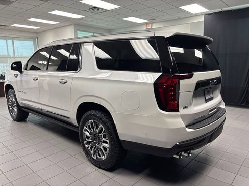 Used 2023 GMC Yukon XL Denali Ultimate AWD/4WD image 10