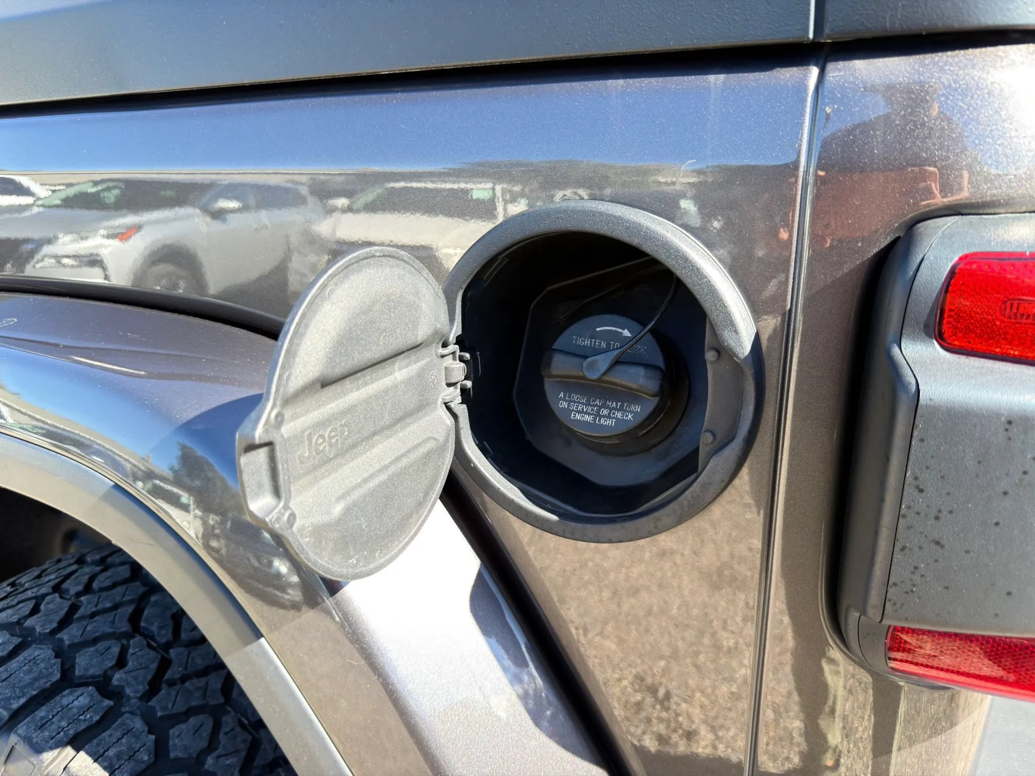 Used 2019 Jeep Wrangler Unlimited Sahara w/ Safety Group AWD/4WD image 25