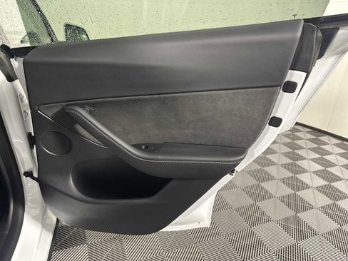 Used 2022 Tesla Model Y Performance AWD/4WD image 17