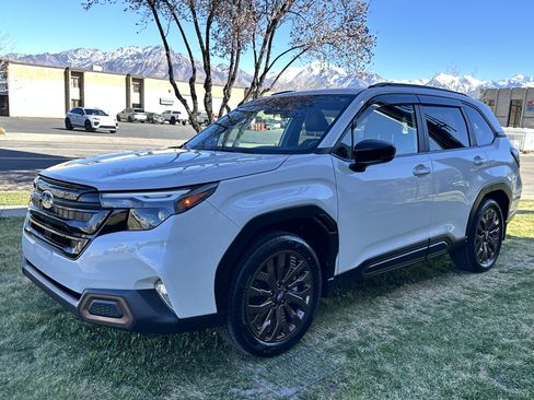 Used 2025 Subaru Forester Sport image 11
