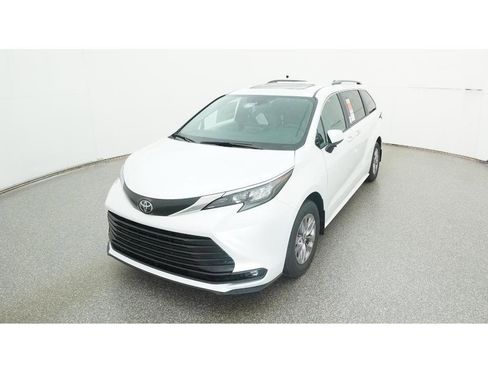 New 2026 Toyota Sienna XLE image 16