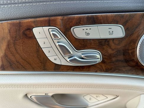 Used 2018 Mercedes-Benz E 300 4MATIC image 12