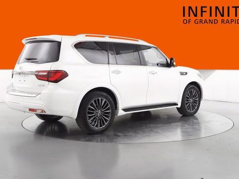 Used 2024 INFINITI QX80 Sensory image 3