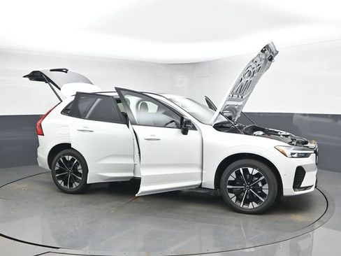 New 2026 Volvo XC60 B5 Plus w/ Protection Package Premier AWD/4WD image 54