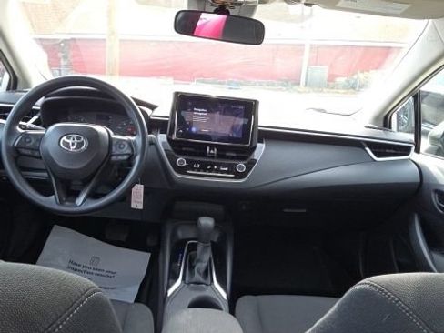 Used 2025 Toyota Corolla LE FWD image 19
