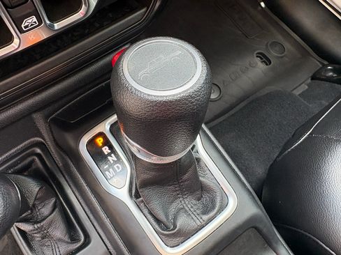 Used 2023 Jeep Gladiator Sport AWD/4WD image 21