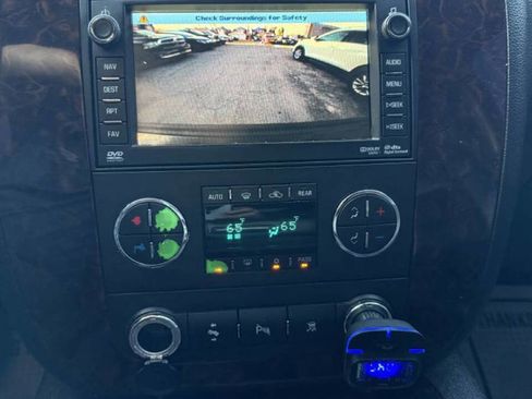 Used 2011 GMC Yukon Denali AWD/4WD image 17
