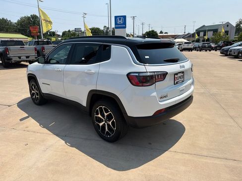 Used 2025 Jeep Compass Limited AWD/4WD image 8