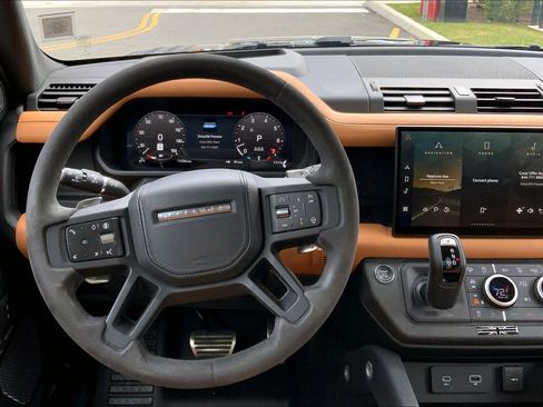 Used 2024 Land Rover Defender 110 V8 image 5