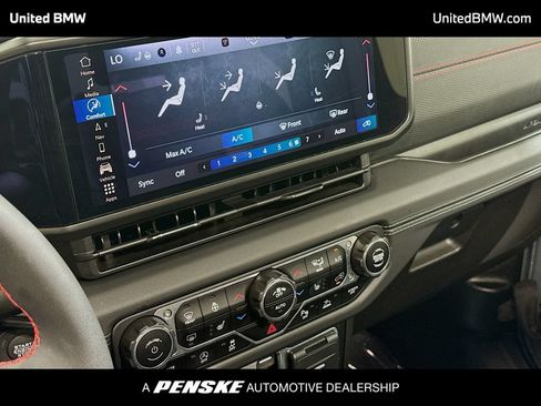 Used 2024 Jeep Wrangler Unlimited Rubicon AWD/4WD image 11