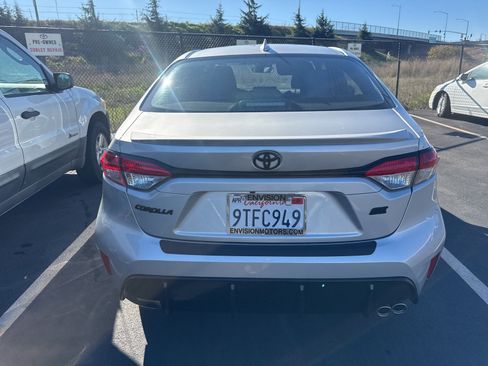Used 2025 Toyota Corolla SE image 3