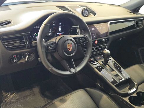 Used 2025 Porsche Macan AWD/4WD image 4