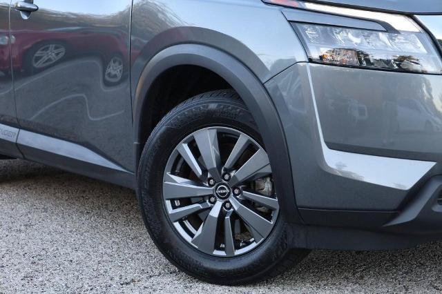Certified 2025 Nissan Pathfinder SV w/ SV Premium Package FWD image 3