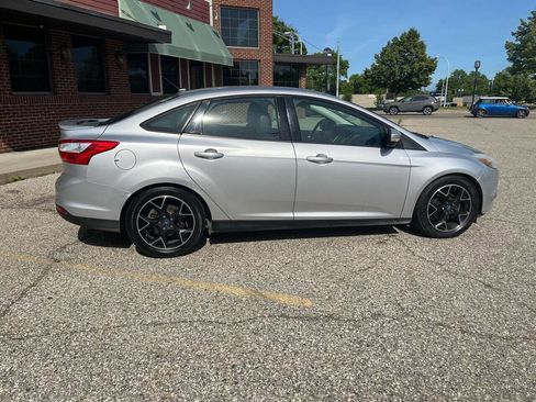 Used 2014 Ford Focus SE w/ Equipment Group 201A FWD image 4
