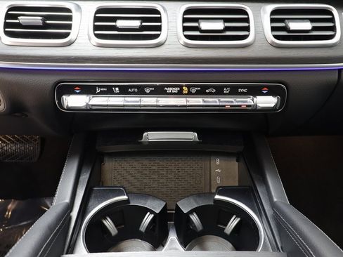 Used 2025 Mercedes-Benz GLS 450 4MATIC image 11