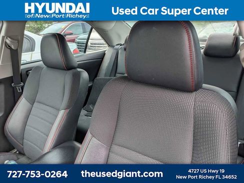 Used 2016 Toyota Camry SE FWD image 3