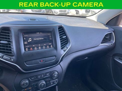 Used 2019 Jeep Cherokee Latitude w/ Popular Appearance Group FWD image 17