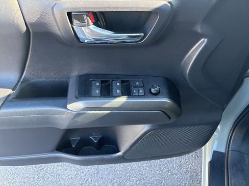 Used 2023 Toyota Tacoma TRD Off-Road image 8