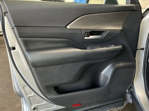 Used 2024 Toyota Grand Highlander XLE image 11