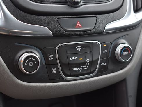 Used 2018 Chevrolet Equinox LS FWD image 12