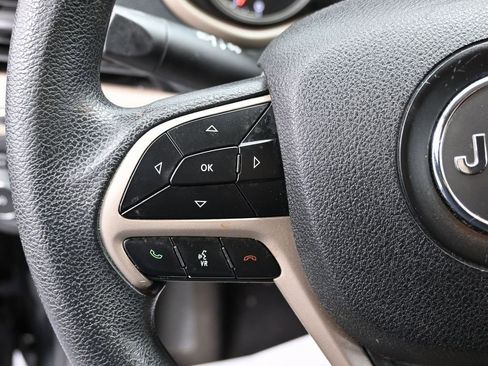 Used 2018 Jeep Cherokee Latitude w/ Safety Group image 17