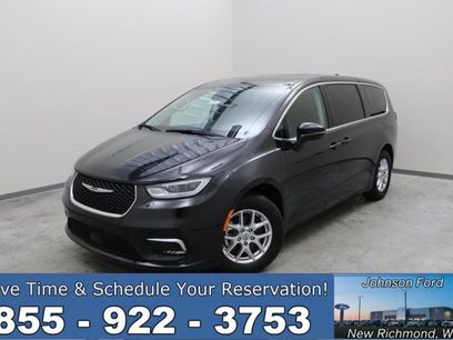 Used 2023 Chrysler Pacifica Touring-L
