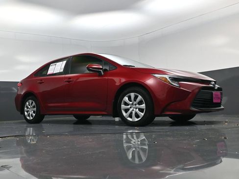 Used 2025 Toyota Corolla LE FWD image 17