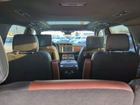 Used 2023 GMC Yukon Denali Ultimate image 12