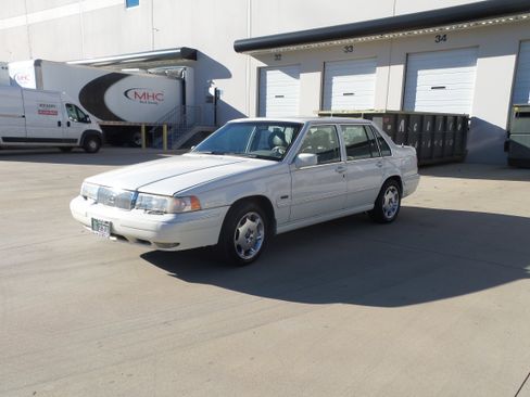 Used 1997 Volvo 960 Sedan image 40