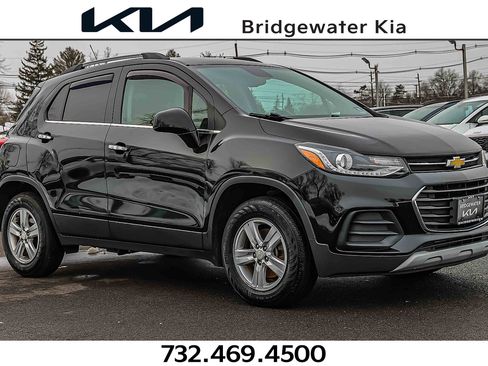 Used 2017 Chevrolet Trax LT w/ LT Convenience Package image 1