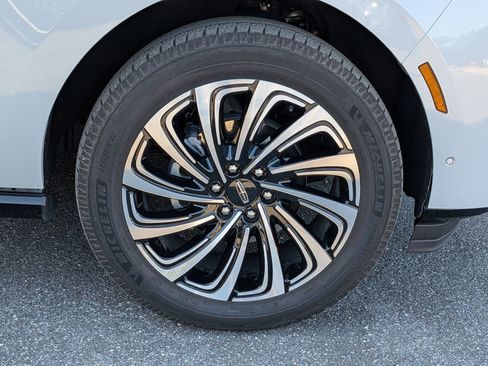 Certified 2025 Lincoln Navigator Black Label image 12