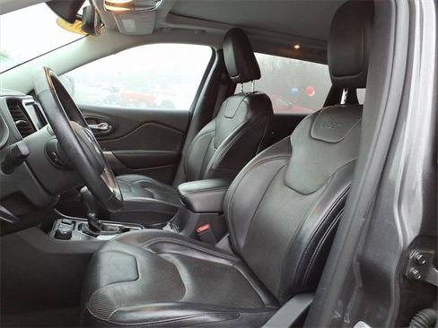 Used 2019 Jeep Cherokee Limited image 12