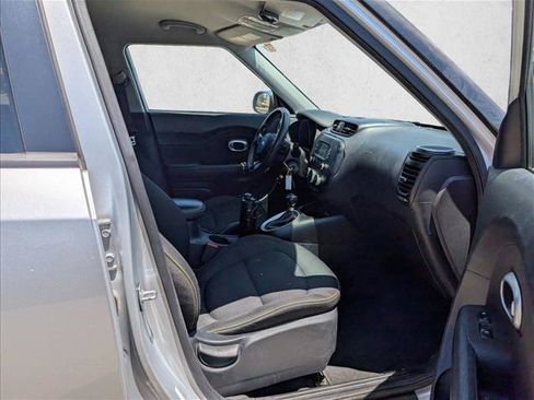 Used 2016 Kia Soul + FWD image 17