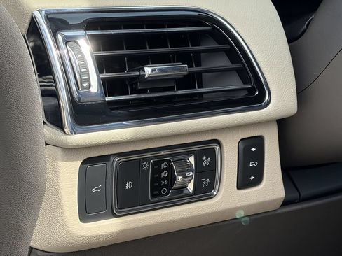 Used 2023 Lincoln Navigator Reserve AWD/4WD image 25