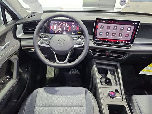New 2026 Volkswagen Tiguan SE FWD image 15