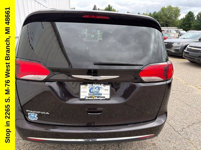 Used 2017 Chrysler Pacifica Touring-L Plus FWD image 9