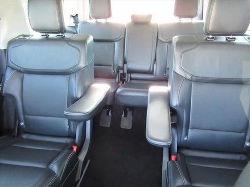Used 2025 Ford Expedition Platinum AWD/4WD image 18