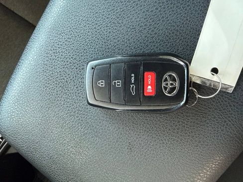 Used 2025 Toyota Camry LE AWD/4WD image 32