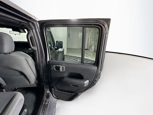 Used 2025 Jeep Wrangler Unlimited Sahara AWD/4WD image 28