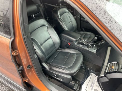 Used 2017 Ford Explorer XLT w/ Equipment Group 202A image 32