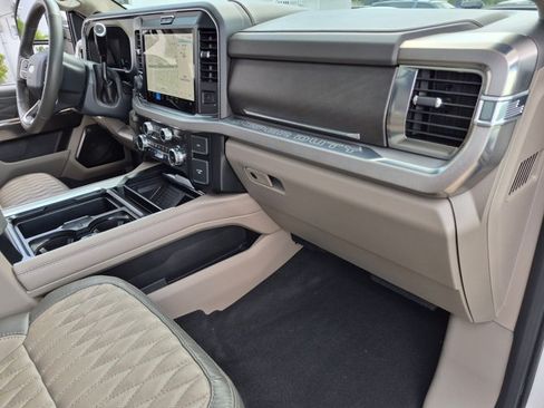 Used 2025 Ford F250 Platinum w/ Platinum Plus Package AWD/4WD image 20