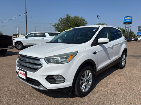 Used 2017 Ford Escape SE AWD/4WD image 4